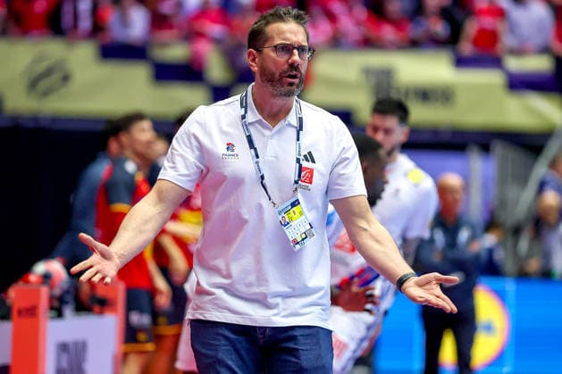 26 01 2026, Handball, Men s EHF EURO 2026, France Spain, Jyske Bank Boxing in Herning, Denmark, Main Round Headcoach Guillaume Gille France hc gesticulating on the sidelines Denmark