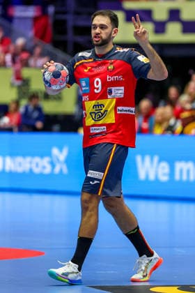 26 01 2026, Handball, Men s EHF EURO 2026, France Spain, Jyske Bank Boxen in Herning, Denmark, Main Round Ian Tarrafeta Serrano Espania 09 gesticulating on the pitch Denmark