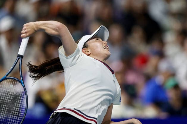 Philippine Women s Open Sakura Hosogi of Japan serves to Camila Osorio of Columbia during day one of the Philippine Women s Open in Manila, Philippines on January 26, 2026. The Philippine Women s Open runs from January 26 to 31 2026 Manila Philippines  Copyright: xMatrixxImagesx xMarkxCristinox