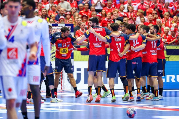 26 01 2026, Handball, Men s EHF EURO 2026, France Spain, Jyske Bank Boxen in Herning, Denmark, Main Round cheers after Spains win against France Denmark