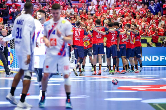 26 01 2026, Handball, Men s EHF EURO 2026, France Spain, Jyske Bank Boxen in Herning, Denmark, Main Round cheers after Spains win against France Denmark