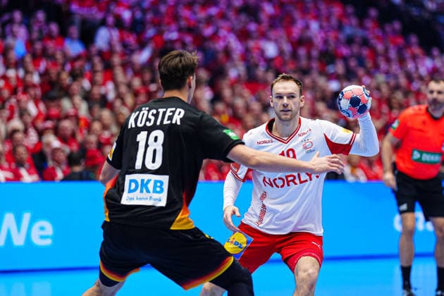 Julian Koester Germany, 18 , Mathias Gidsel Denmark, 19 DEN, Germany vs Denmark, Handball, EHF European Championship 2026, Main Round, Matchday 3, 26 01 2026 DEN, Germany vs Denmark, Handball, EHF European Championship 2026, Main Round, Matchday 3, 26 01 2026 Herning Copyright: xEibner-Pressefoto MarcelxvonxFehrnx EP_MFN