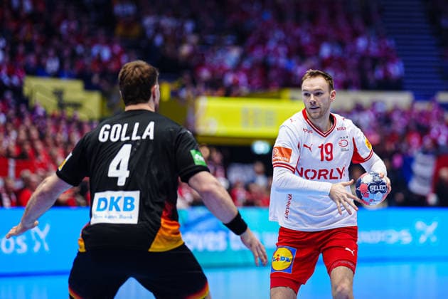 Johannes Golla Germany, 04 , Mathias Gidsel Denmark, 19 DEN, Germany vs Denmark, Handball, EHF European Championship 2026, Main Round, Matchday 3, 26 01 2026 DEN, Germany vs Denmark, Handball, EHF European Championship 2026, Main Round, Matchday 3, 26 01 2026 Herning Copyright: xEibner-Pressefoto MarcelxvonxFehrnx EP_MFN