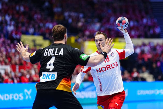 Johannes Golla Germany, 04 , Mathias Gidsel Denmark, 19 DEN, Germany vs Denmark, Handball, EHF European Championship 2026, Main Round, Matchday 3, 26 01 2026 DEN, Germany vs Denmark, Handball, EHF European Championship 2026, Main Round, Matchday 3, 26 01 2026 Herning Copyright: xEibner-Pressefoto MarcelxvonxFehrnx EP_MFN