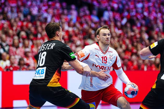 Julian Koester Germany, 18 , Mathias Gidsel Denmark, 19 DEN, Germany vs Denmark, Handball, EHF European Championship 2026, Main Round, Matchday 3, 26 01 2026 DEN, Germany vs Denmark, Handball, EHF European Championship 2026, Main Round, Matchday 3, 26 01 2026 Herning Copyright: xEibner-Pressefoto MarcelxvonxFehrnx EP_MFN
