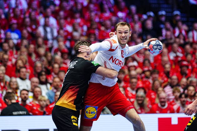 Johannes Golla Germany, 04 , Mathias Gidsel Denmark, 19 DEN, Germany vs Denmark, Handball, EHF European Championship 2026, Main Round, Matchday 3, 26 01 2026 DEN, Germany vs Denmark, Handball, EHF European Championship 2026, Main Round, Matchday 3, 26 01 2026 Herning Copyright: xEibner-Pressefoto MarcelxvonxFehrnx EP_MFN