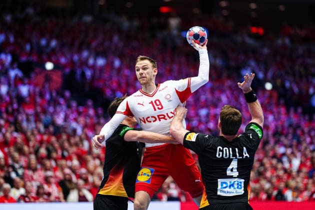 Julian Koester Germany, 18 , Mathias Gidsel Denmark, 19 , Johannes Golla Germany, 04 DEN, Germany vs Denmark, Handball, EHF European Championship 2026, Main Round, Matchday 3, 26 01 2026 DEN, Germany vs Denmark, Handball, EHF European Championship 2026, Main Round, Matchday 3, 26 01 2026 Herning Copyright: xEibner-Pressefoto MarcelxvonxFehrnx EP_MFN