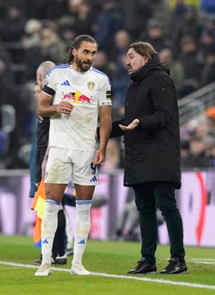 Liverpool, England, 26th January 2026. Dominic Calvert-Lewin of Leeds United is instructed by Daniel Farke manager of Leeds United during the Everton vs Leeds United Premier League match at Hill Dickinson Stadium, Liverpool. Picture credit should read: Andrew Yates Sportimage EDITORIAL USE ONLY. No use with unauthorised audio, video, data, fixture lists, club league logos or live services. Online in-match use limited to 120 images, no video emulation. No use in betting, games or single club league player publications. SPI_025_AY_Everton_Leeds SPI-4481-0025