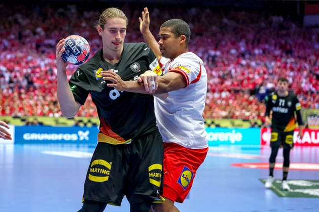 26 01 2026, Handball, Men s EHF EURO 2026, Germany Denmark, Jyske Bank Boxing in Herning, Denmark, Main Round Juri Knorr Germany 15 in a duel against Mads Mensah Larsen Denmark 22 Denmark
