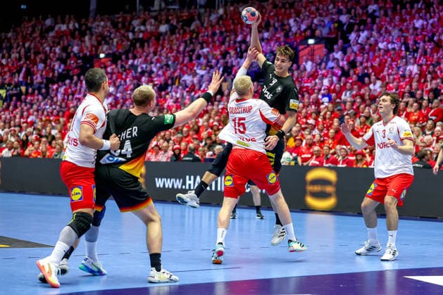 26 01 2026, Handball, Men s EHF EURO 2026, Germany Denmark, Jyske Bank Boxen in Herning, Denmark, Main Round Julian Köster Germany 18 in duel against Magnus Saugstrup Jensen Denmark 15 Denmark