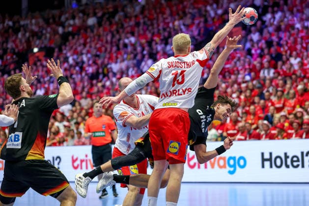 26 01 2026, Handball, Men s EHF EURO 2026, Germany Denmark, Jyske Bank Boxen in Herning, Denmark, Main Round Julian Köster Germany 18 in duel against Magnus Saugstrup Jensen Denmark 15 Denmark