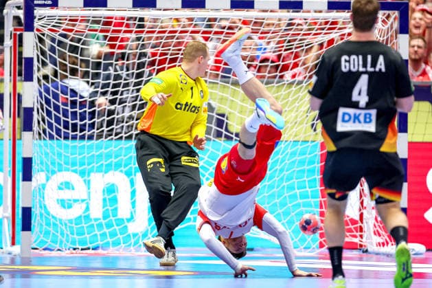 26 01 2026, Handball, Men s EHF EURO 2026, Germany Denmark, Jyske Bank Boxen in Herning, Denmark, Main Round Emil Jakobsen Denmark 07 throws the ball at the goal David Späth Germany 01 Denmark