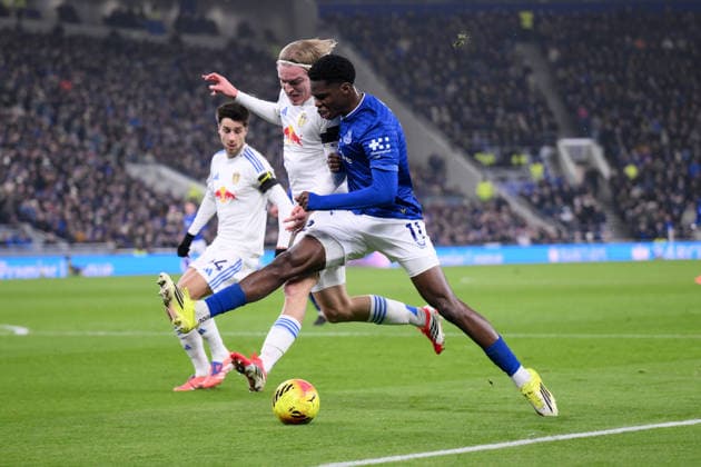 Everton v Leeds United, Premier League Leeds United s Sebastiaan Bornauw and Everton s Thierno Barry in action during the Everton v Leeds United Premier League match at the Hill Dickinson Stadium, Liverpool, England on 26 January 2026 Credit: Gary Oakley Every Second Media Editorial use only. All images are copyright Every Second Media Limited. No images may be reproduced without prior permission. All rights reserved. Premier League and Football League images are subject to licensing agreements with Football DataCo Limited. see https: www.football-dataco.com Copyright: xIMAGO EveryxSecondxMediax ESM-1774-0015 GaryxOakleyx xEveryxSecondxMediax
