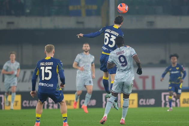 Roberto Gagliardini of Hellas Verona FC hit the ball during the soccer match between Hellas Verona FC and Udinese Calcio, MD 22 of Serie A Enilive Italian soccer championship 2025 2026 at Marcantonio Bentegodi Stadium on January 26, 2026, Verona, Italy.  Copyright: xRobertoxTommasini IPAxSportx xipa-agency.netx xx IPA_70597683 IPA_Agency_IPA70597683