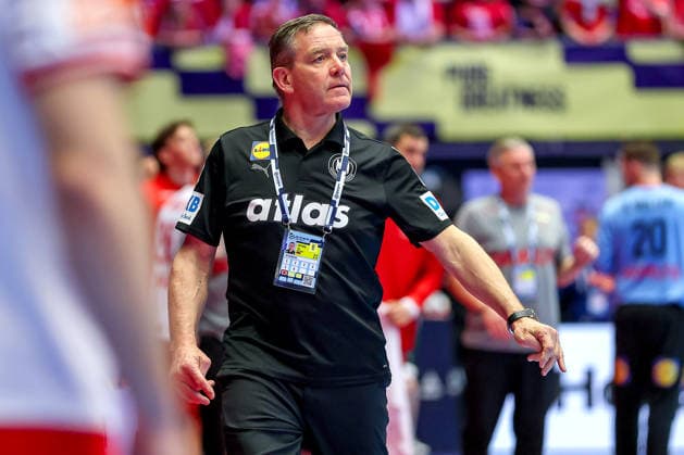 26 01 2026, Handball, Men s EHF EURO 2026, Germany Denmark, Jyske Bank Boxen in Herning, Denmark, Main Round Headcoach Alfred Gislason Germany hc gesticulating on the sidelines x Denmark
