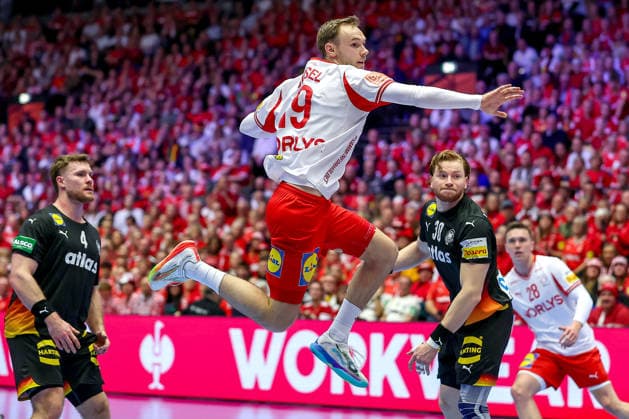 26 01 2026, Handball, Men s EHF EURO 2026, Germany Denmark, Jyske Bank Boxen in Herning, Denmark, Main Round d19 throws the ball on goal Denmark