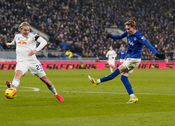 Liverpool, England, 26th January 2026. James Garner of Everton (r) shoots just wide during the Everton vs Leeds United Premier League match at Hill Dickinson Stadium, Liverpool. Picture credit should read: Andrew Yates Sportimage EDITORIAL USE ONLY. No use with unauthorised audio, video, data, fixture lists, club league logos or live services. Online in-match use limited to 120 images, no video emulation. No use in betting, games or single club league player publications. SPI_039_AY_Everton_Leeds SPI-4481-0039