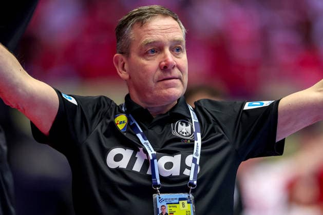 26 01 2026, Handball, Men s EHF EURO 2026, Germany Denmark, Jyske Bank Boxen in Herning, Denmark, Main Round Headcoach Alfred Gislason Germany hc gesticulating on the sidelines disappointed disappointment Denmark