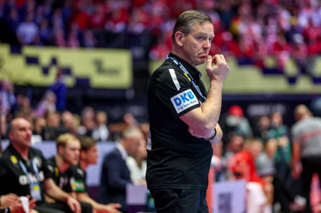 26 01 2026, Handball, Men s EHF EURO 2026, Germany Denmark, Jyske Bank Boxen in Herning, Denmark, Main Round Headcoach Alfred Gislason Germany hc gesticulating on the sidelines disappointed disappointment Denmark