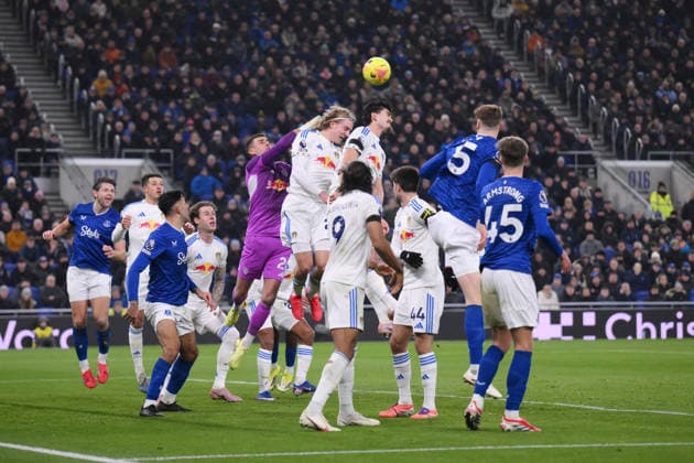 Everton v Leeds United, Premier League Leeds United goalkeeper Alex Cairns punches the ball away during the Everton v Leeds United Premier League match at the Hill Dickinson Stadium, Liverpool, England on 26 January 2026 Credit: Gary Oakley Every Second Media Editorial use only. All images are copyright Every Second Media Limited. No images may be reproduced without prior permission. All rights reserved. Premier League and Football League images are subject to licensing agreements with Football DataCo Limited. see https: www.football-dataco.com Copyright: xIMAGO EveryxSecondxMediax ESM-1774-0024 GaryxOakleyx xEveryxSecondxMediax