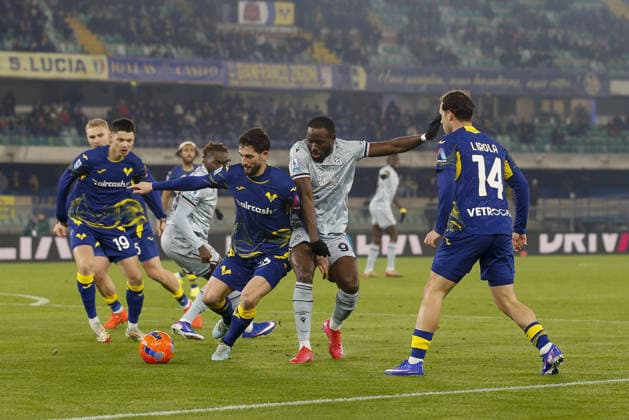 Roberto Gagliardini of Hellas Verona FC competes for the ball with Keinan Davis of Udinese FC during Hellas Verona FC vs Udinese Calcio, 22Â° Serie A Enilive 2025-26 game at Marcantonio Bentegodi stadium in Verona (VR), Italy, on January 26, 2026.  Copyright: xDavidexCasentini IPAxSportx xipa-agency.netx xx IPA_70598744 IPA_Agency_IPA70598744