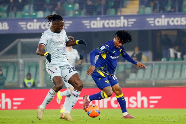 Verona™s Gift Orban Udinese s Oumar Solet during the Serie A soccer match between Hellas Verona and Udinese at the Bentegodi Stadium in Verona, north west Italy - Monday , January 26 , 2026. - Soccer .  Copyright: xPaolaxGarbuio LaPressex