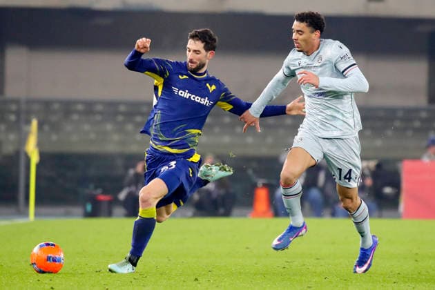 Verona™s Roberto Gagliardini Udinese s Arthur Atta during the Serie A soccer match between Hellas Verona and Udinese at the Bentegodi Stadium in Verona, north west Italy - Monday , January 26 , 2026. - Soccer .  Copyright: xPaolaxGarbuio LaPressex