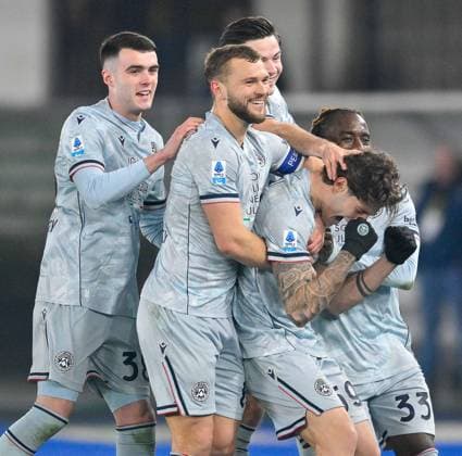 Foto IPP Maurilio Boldrini Verona 26-01-2026 Calcio Campionato di Serie A 2025 2026 hellas verona vs udinese nella foto: a destra Alessandro Zanoli esulta dopo il suo gol per l 1 a 2 dell Udinese complimentato dai compagni Jesper Karlstrom al centro e Lennon Miller a sinistra Italy Photo Press Worldwide Copyright italy ITALY  Copyright: xR4924_italyphotopressx