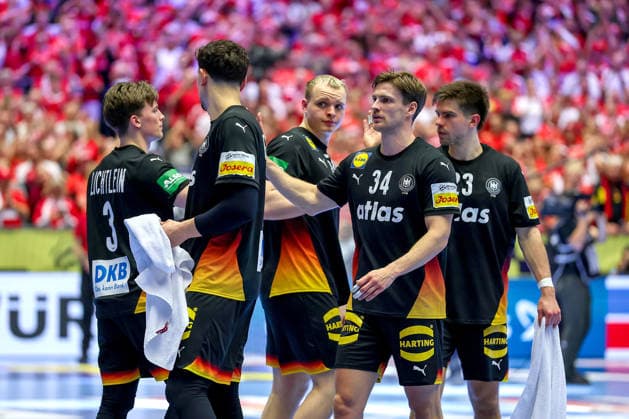 26 01 2026, Handball, Men s EHF EURO 2026, Germany Denmark, Jyske Bank Boxing in Herning, Denmark, Main Round Disappointed faces on the German team after the defeat against Denmark Nils Lichtlein Germany 03 Marko Grgic Germany 71 Justus Fischer Germany 54 Rune Dahmke Germany 34 Renars Uscins Germany 23 Denmark