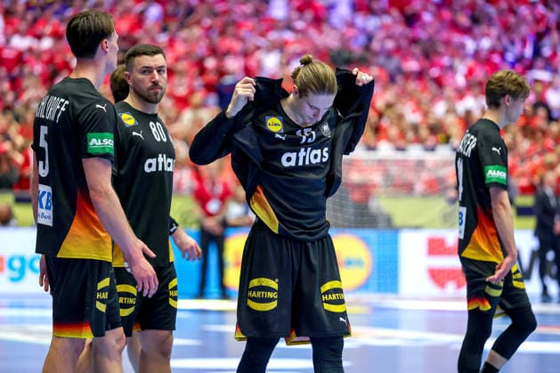 26 01 2026, Handball, Men s EHF EURO 2026, Germany Denmark, Jyske Bank Boxing in Herning, Denmark, Main Round Disappointed faces on the German team after the defeat against Denmark Miro Schluroff Germany 05 Julian Köster Germany 18 Juri Knorr Germany 15 Mathis Häseler Germany 14 Denmark