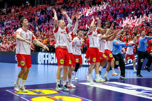 26 01 2026, Handball, Men s EHF EURO 2026, Germany Denmark, Jyske Bank Boxen in Herning, Denmark, Main Round Final celebration Denmark after the victory against Germany Niclas Vest Kirkelokke Denmark 03 Magnus Saugstrup Jensen Denmark 15 Denmark