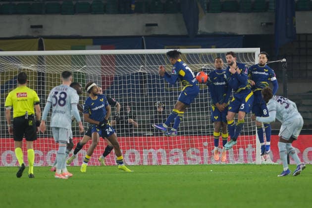 Amin Sarr of Hellas Verona FC during the soccer match between Hellas Verona FC and Udinese Calcio, MD 22 of Serie A Enilive Italian soccer championship 2025 2026 at Marcantonio Bentegodi Stadium on January 26, 2026, Verona, Italy.  Copyright: xRobertoxTommasini IPAxSportx xipa-agency.netx xx IPA_70599375 IPA_Agency_IPA70599375
