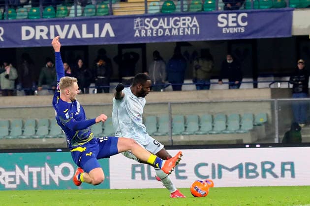 Udinese s Keinan Davis celebration goal 1-3 during the Serie A soccer match between Hellas Verona and Udinese at the Bentegodi Stadium in Verona, north west Italy - Monday , January 26 , 2026. - Soccer .  Copyright: xPaolaxGarbuio LaPressex