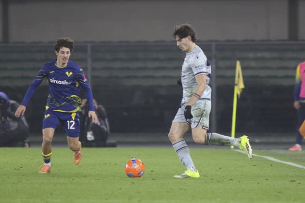 Alessandro Zanoli of Udinese FC play the ball during Hellas Verona FC vs Udinese Calcio, 22Â° Serie A Enilive 2025-26 game at Marcantonio Bentegodi stadium in Verona (VR), Italy, on January 26, 2026.  Copyright: xDavidexCasentini IPAxSportx xipa-agency.netx xx IPA_70600939 IPA_Agency_IPA70600939