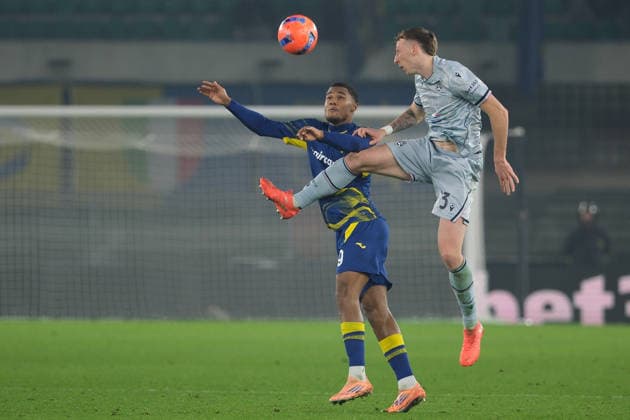 Hellas Verona FC v Udinese Calcio - Serie A Amin Sarr of Hellas Verona FC contrasts with Nicolo Bertola of Udinese Calcio during the soccer match between Hellas Verona FC and Udinese Calcio, MD 22 of the Serie A Enilive Italian soccer championship 2025 2026 at Marcantonio Bentegodi Stadium in Verona, Italy, on January 26, 2026. Verona Italy Italy  Copyright: xRobertoxTommasinix originalFilename:tommasini-hellasve260126_npBBo.jpg