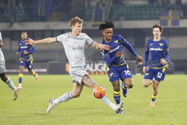CALCIO - Serie A - Hellas Verona FC vs Udinese Calcio Gift Orban of Hellas Verona FC battle for the ball with Thomas Thiesson Kristensen of Udinese FC during Hellas Verona FC vs Udinese Calcio, 22Â° Serie A Enilive 2025-26 game at Marcantonio Bentegodi stadium in Verona (VR), Italy, on January 26, 2026. Verona Italy  Copyright: xIPAxSport ABACAx