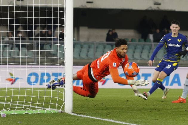 CALCIO - Serie A - Hellas Verona FC vs Udinese Calcio Maduka Okoye of Udinese FC makes a save during Hellas Verona FC vs Udinese Calcio, 22Â° Serie A Enilive 2025-26 game at Marcantonio Bentegodi stadium in Verona (VR), Italy, on January 26, 2026. Verona Italy  Copyright: xIPAxSport ABACAx