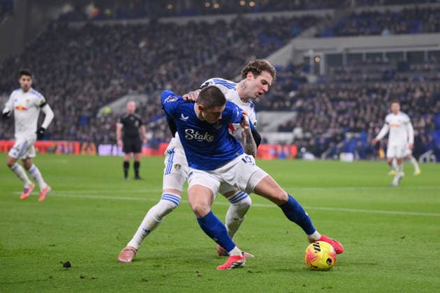 Everton v Leeds United, Premier League Leeds United s Joe Rodon and Everton s Vitaliy Mykolenko in action during the Everton v Leeds United Premier League match at the Hill Dickinson Stadium, Liverpool, England on 26 January 2026 Credit: Gary Oakley Every Second Media Editorial use only. All images are copyright Every Second Media Limited. No images may be reproduced without prior permission. All rights reserved. Premier League and Football League images are subject to licensing agreements with Football DataCo Limited. see https: www.football-dataco.com Copyright: xIMAGO EveryxSecondxMediax ESM-1774-0052 GaryxOakleyx xEveryxSecondxMediax
