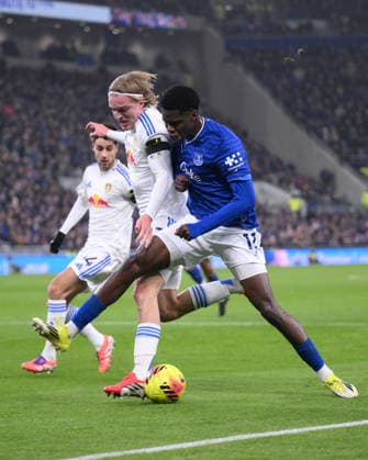 Everton v Leeds United, Premier League Leeds United s Sebastiaan Bornauw and Everton s Thierno Barry in action during the Everton v Leeds United Premier League match at the Hill Dickinson Stadium, Liverpool, England on 26 January 2026 Credit: Gary Oakley Every Second Media Editorial use only. All images are copyright Every Second Media Limited. No images may be reproduced without prior permission. All rights reserved. Premier League and Football League images are subject to licensing agreements with Football DataCo Limited. see https: www.football-dataco.com Copyright: xIMAGO EveryxSecondxMediax ESM-1774-0067 GaryxOakleyx xEveryxSecondxMediax