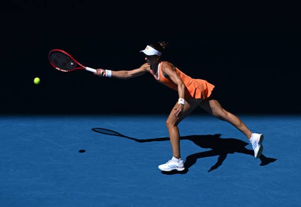 TENNIS AUSTRALIAN OPEN, Iva Jovic of USA in action during the Women™s quarter finals match against Aryna Sabalenkaon day 10 of the 2026 Australian Open tennis tournament at Melbourne Park in Melbourne, Tuesday, January 26, 2026. ( NO ARCHIVING MELBOURNE VICTORIA AUSTRALIA  Copyright: xJAMESxROSSx 20260127178410428473