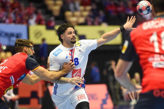Handball I Men I European Championship 2026 I Main Round Group II I Matchday 3 I Spain France I 26 01 2026 from left Antonio Serradilla 5, Spain , Elohim Prandi 8, France Copyright: xLobeca JanxKirschnerx