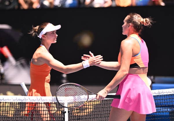 TENNIS AUSTRALIAN OPEN, Aryna Sabalenka of Belarus (r) shakes hands after winning the Women™s quarter finals match against Iva Jovic of USA on day 10 of the 2026 Australian Open tennis tournament at Melbourne Park in Melbourne, Tuesday, January 27, 2026. ( NO ARCHIVING MELBOURNE VICTORIA AUSTRALIA  Copyright: xJAMESxROSSx 20260127117125067232