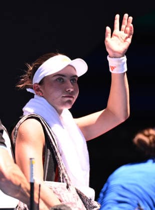 TENNIS AUSTRALIAN OPEN, Iva Jovic of USA departs following her Women™s quarter finals loss to Aryna Sabalenka of Belarus on day 10 of the 2026 Australian Open tennis tournament at Melbourne Park in Melbourne, Tuesday, January 27, 2026. ( NO ARCHIVING MELBOURNE VICTORIA AUSTRALIA  Copyright: xJAMESxROSSx 20260127158359348179