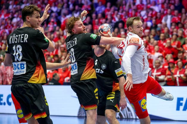 26 01 2026, Handball, Men s EHF EURO 2026, Germany Denmark, Jyske Bank Boxing in Herning, Denmark, Main Round Julian Köster Germany 18 Tom Kiesler Germany 30 in a duel against Mathias Gidsel Denmark 19 Denmark