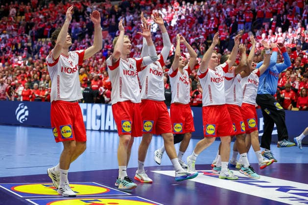 26 01 2026, Handball, Men s EHF EURO 2026, Germany Denmark, Jyske Bank Boxen in Herning, Denmark, Main Round Cheers Final celebration of the Danes after the victory against Germany Niclas Vest Kirkelokke Denmark 03 Magnus Saugstrup Jensen Denmark 15 Denmark