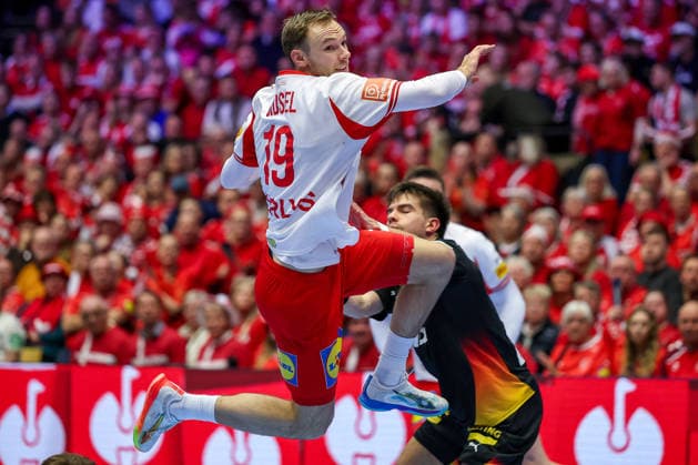 26 01 2026, Handball, Men s EHF EURO 2026, Germany Denmark, Jyske Bank Boxen in Herning, Denmark, Main Round Mathias Gidsel Denmark 19 next to Renars Uscins Germany 23 Denmark