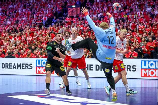 26 01 2026, Handball, Men s EHF EURO 2026, Germany Denmark, Jyske Bank Boxen in Herning, Denmark, Main Round Jannik Kohlbacher Germany 80 throws the ball at the goal Emil Nielsen Denmark 12 Denmark