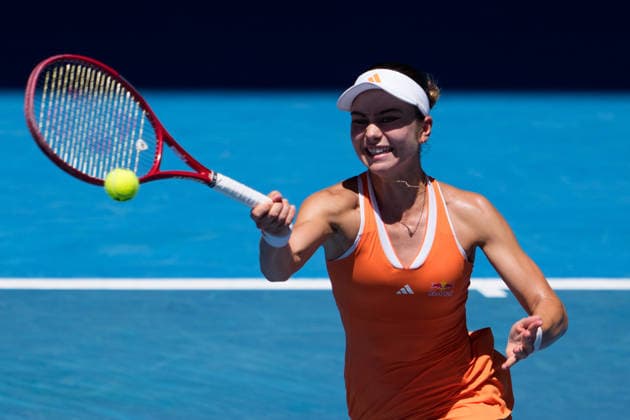 January 27, 2026: 29th seed IVA JOVIC of the USA in action against 1st seed ARYNA SABALENKA of Belarus on Rod Laver Arena in a Men s Singles Quarterfinals match on day 10 of the 2026 Australian Open in Melbourne, Australia. SABALENKA won 63 60. Cal Media Melbourne Australia - ZUMAc04_ 20260127_faf_c04_010 Copyright: xSydneyxLowx