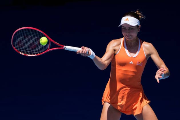 January 27, 2026: 29th seed IVA JOVIC of the USA in action against 1st seed ARYNA SABALENKA of Belarus on Rod Laver Arena in a Men s Singles Quarterfinals match on day 10 of the 2026 Australian Open in Melbourne, Australia. SABALENKA won 63 60. Cal Media Melbourne Australia - ZUMAc04_ 20260127_faf_c04_017 Copyright: xSydneyxLowx