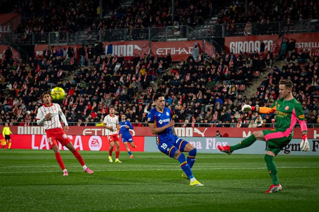 Girona FC Vs Getafe CF in Barcelona, Spain - 26 Jan 2026 Goalkeeper Marc-Andre Ter Stegen (Girona FC) and Luis Vazquez (Getafe CF) are seen in action during a La Liga EA Sports match between Girona FC and Getafe CF at Estadi Municipal de Montilivi. Final Score: Girona FC 1:1 Getafe CF Barcelona Spain Copyright: xFelipexMondinox xSOPAxImagesx SP0743-0737